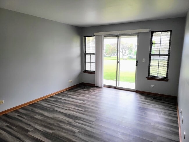 Photo - 600 W Streamwood Blvd Unit A