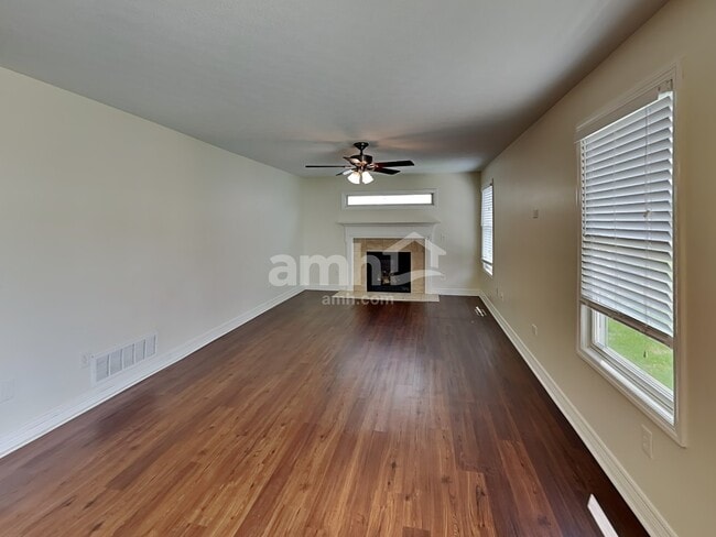 Photo - 761 Orwell St