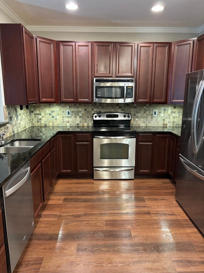 Building Photo - 1000 E Woodlawn Rd Unit 413 Rental
