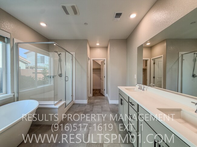 Photo - Gorgeous 4 Bedroom Lincoln Home