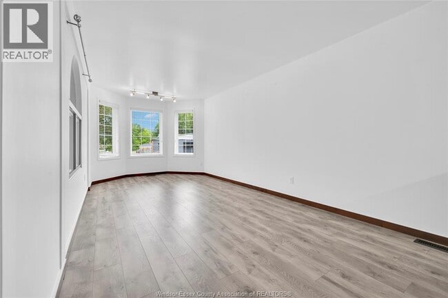 Photo - 6860 Matchett Rd