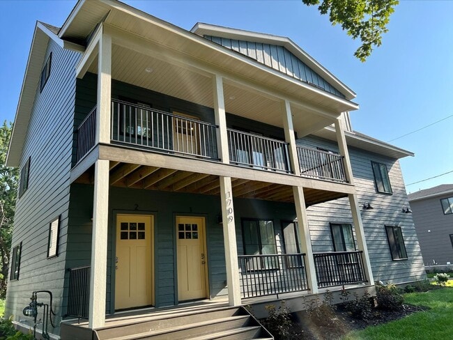 Building Photo - 1709 Rollins Ave SE Unit #1