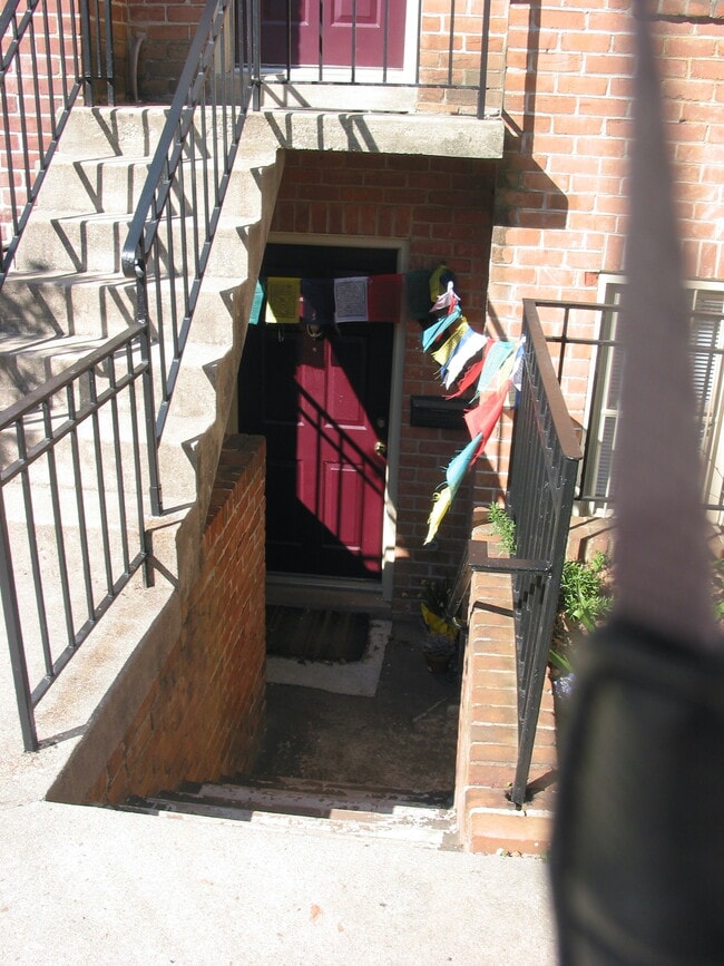 Building Photo - 1653 Park Rd NW Unit #2