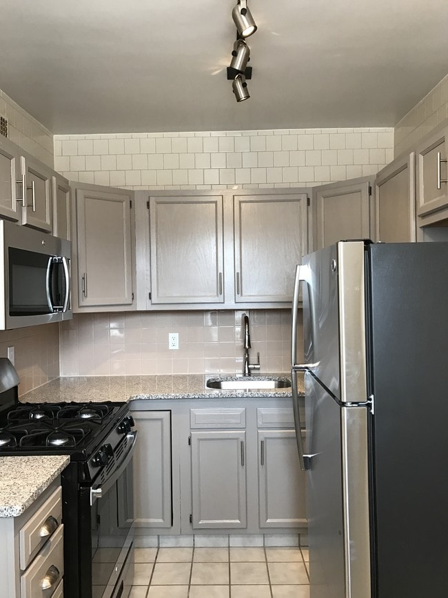 Granite & Stainless Steel Appliances