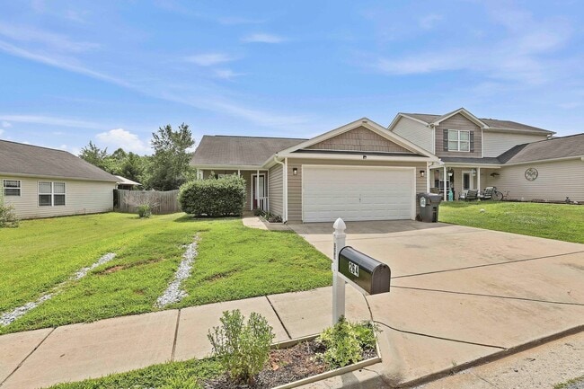Photo - 3BR Home Walkable to Downtown Zebulon with Fenced Yard