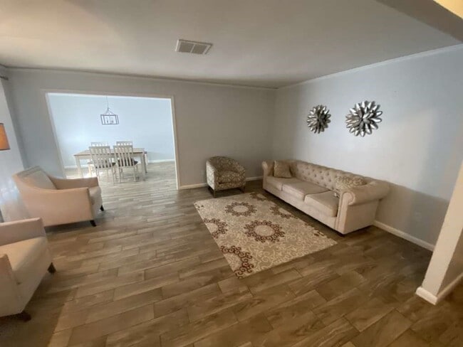 Photo - 5566 Beechnut St