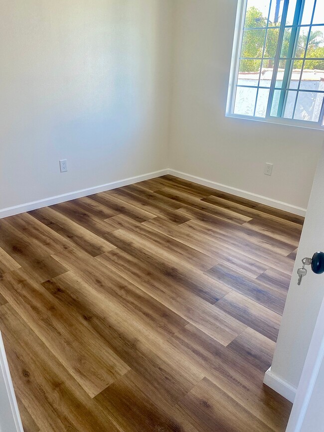 Photo - 8006 Towne Ave Unidad 1