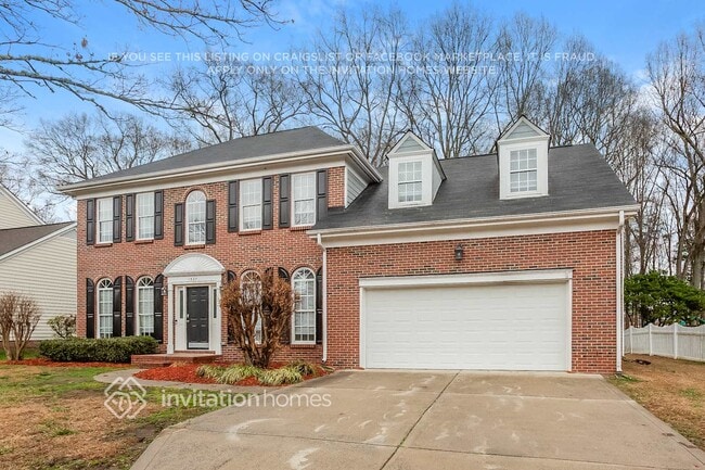 Photo - 1327 Yorkshire Pl NW