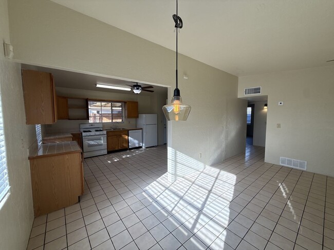 4443 S 4th Ave