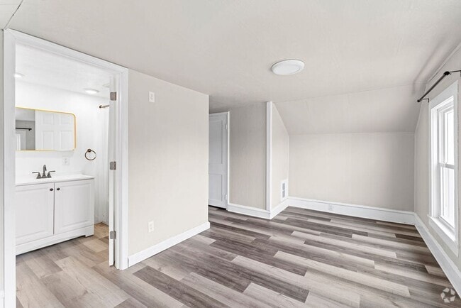 Building Photo - 457 Ahnaip St Unit 457 1/2 Ahnaip St. Rental