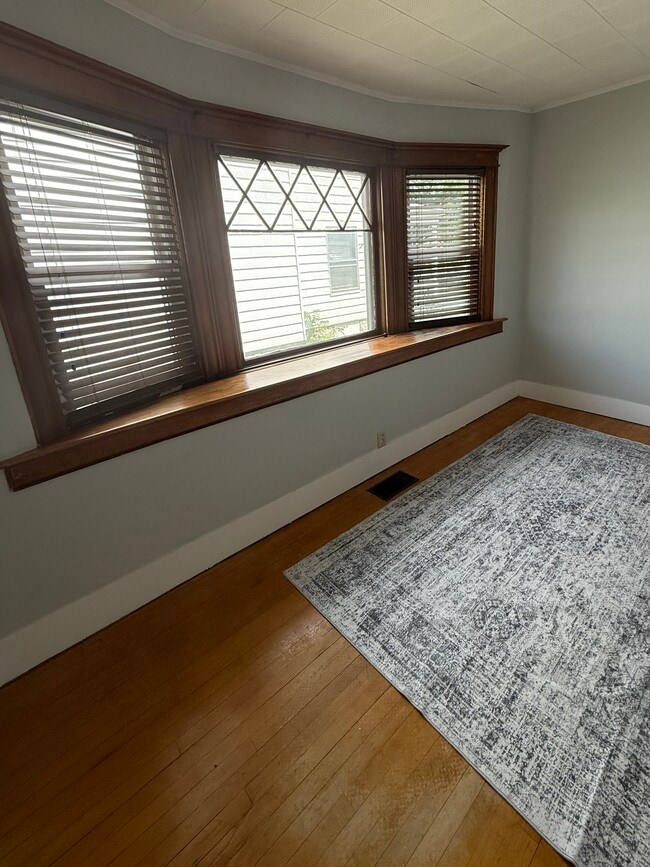 Photo - 7 Bacon St Unit side