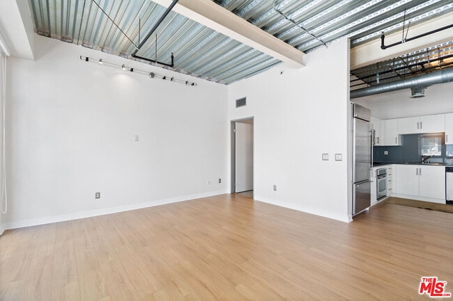 Photo - 330 W 11th St Unit 607
