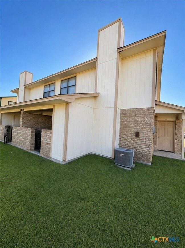 Photo - 1813 Cedarhill Dr