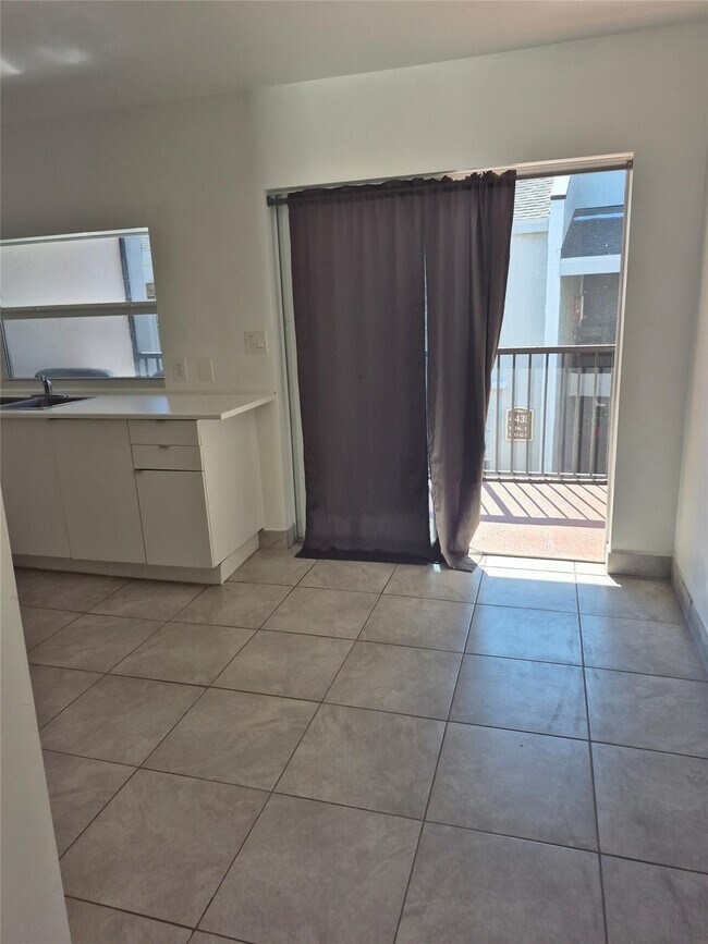 Photo - 4429 Treehouse Ln Unit 28 F