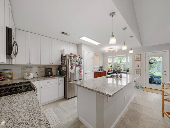 Photo - 5014 Mary Lou Dr