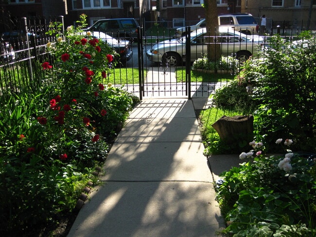 Building Photo - 4700 Lawndale Ave Unit 2R Rental
