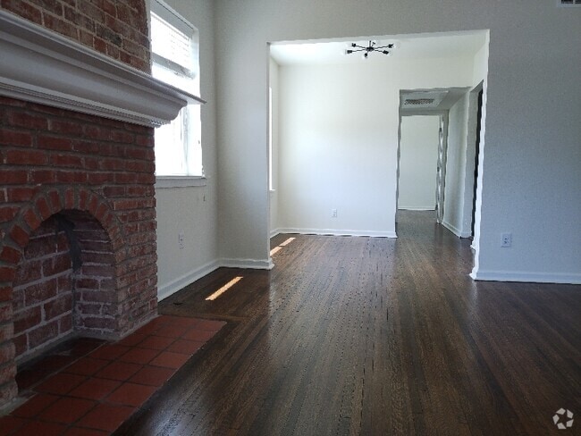 Building Photo - 1312 S Quaker Ave Rental