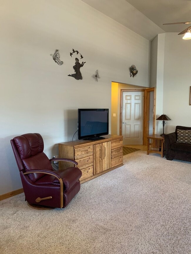 Photo - Fully Furnished Home is NE Bend Short Term Rental