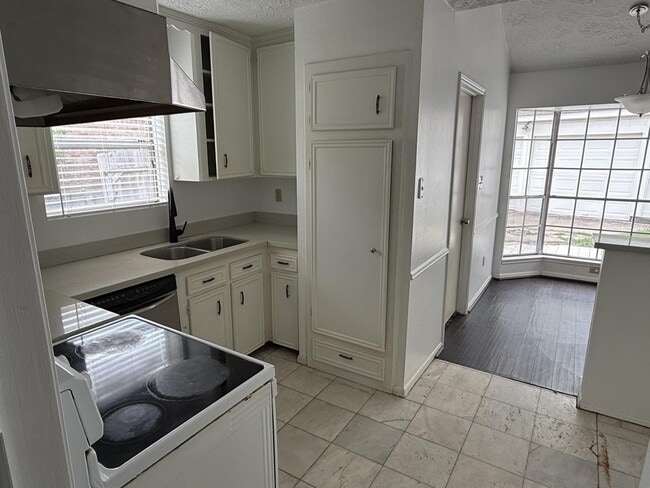 Photo - 2206 Round Lake Dr