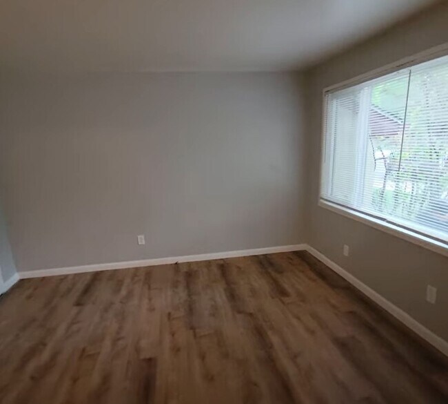 Beautiful 2 Bed 1 Bath with Fencedin Back... Apartment Colorado