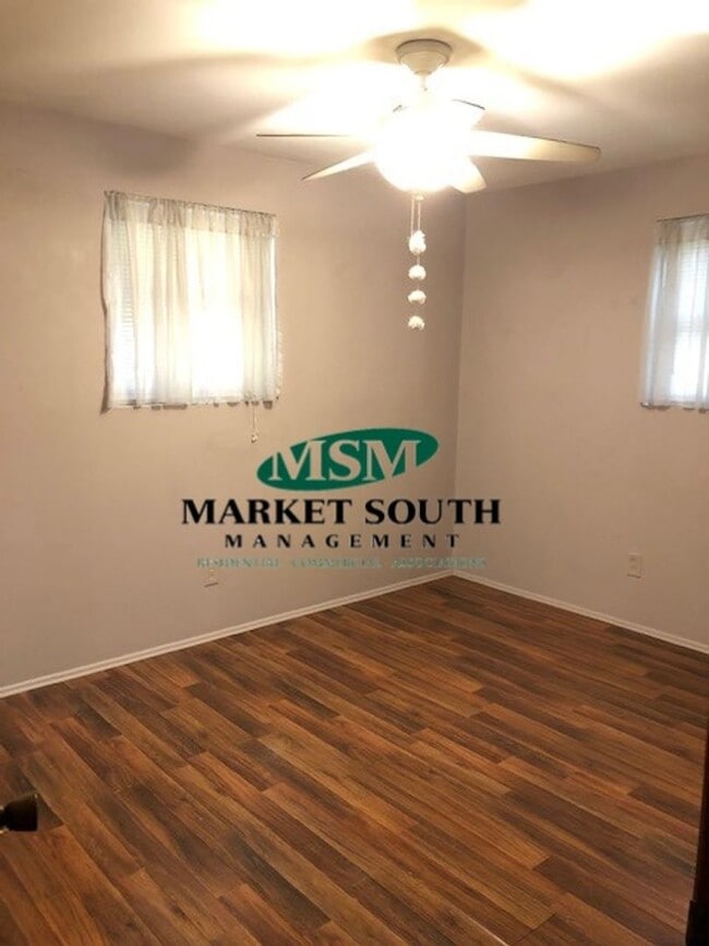 Building Photo - Convenient Southside Location Rental