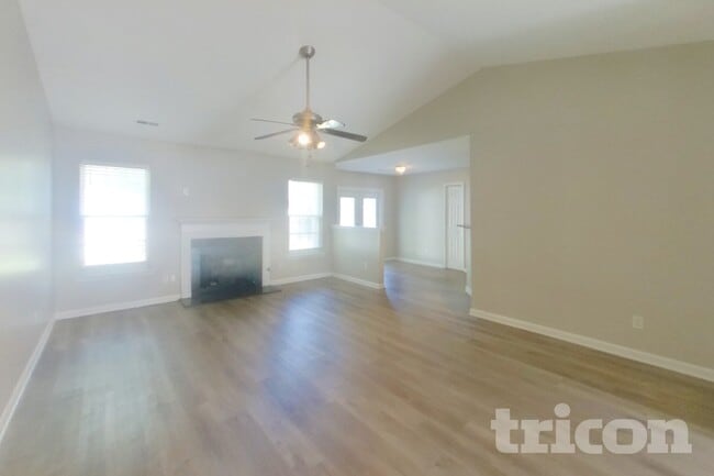 Photo - 633 Thornbird Cir