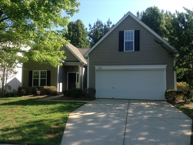 Building Photo - 9818 Highlands Crossing Dr