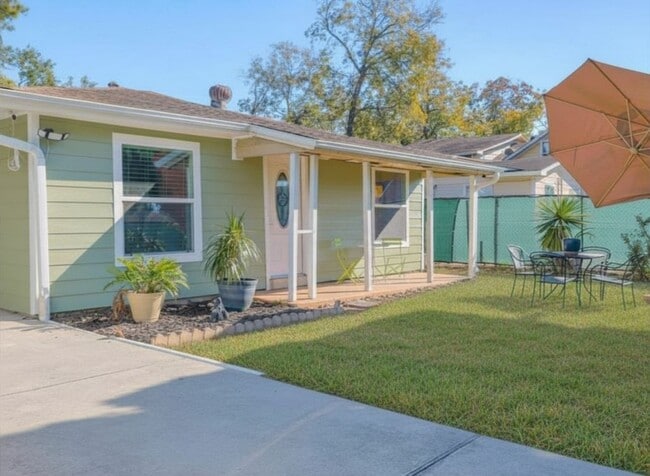 Photo - 831 Rouse St