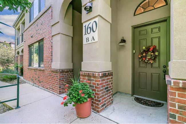 Building Photo - Adorable two bed two bath condo with office! 2 WEEKS FREE WITH LEASE SIGNED BY 6/30/2026 Unit A