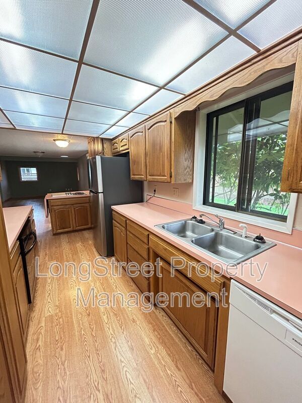 Photo - 2917 Takena St SW