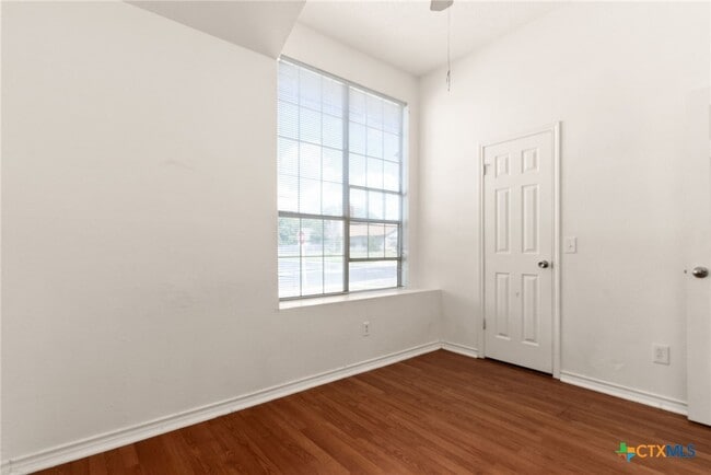 Photo - 2702 Hemlock Dr