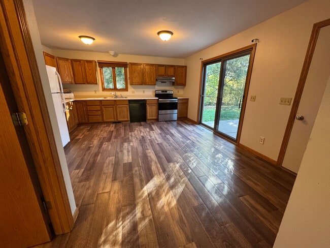 Building Photo - 817 Kendall Ln