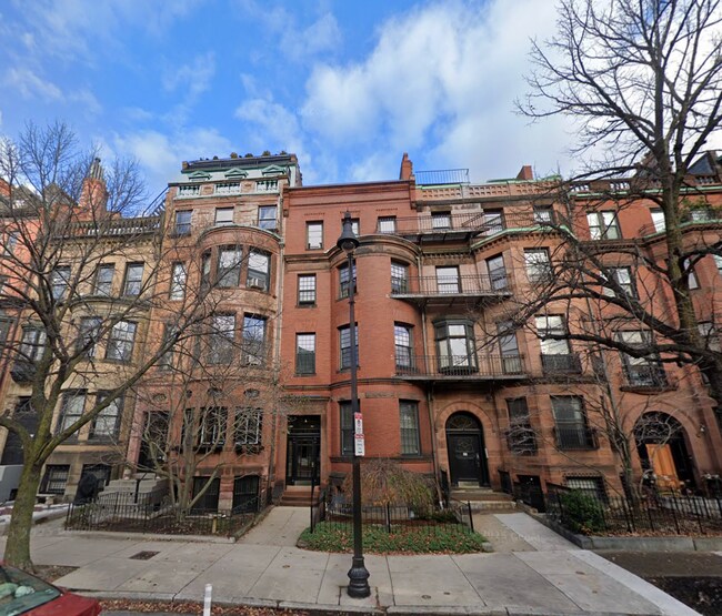 Photo - 456 Beacon St