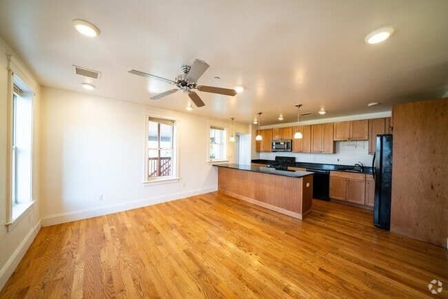 Building Photo - 6 Westminster Ave Unit 3 Rental