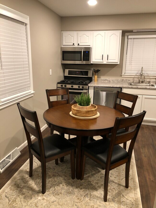 Photo - 1534 E Broadway St