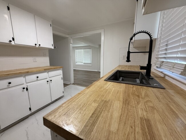 Photo - 321 Easy St