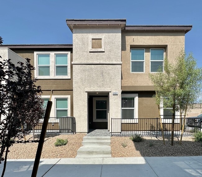 Building Photo - Centennial & Brand New Rental