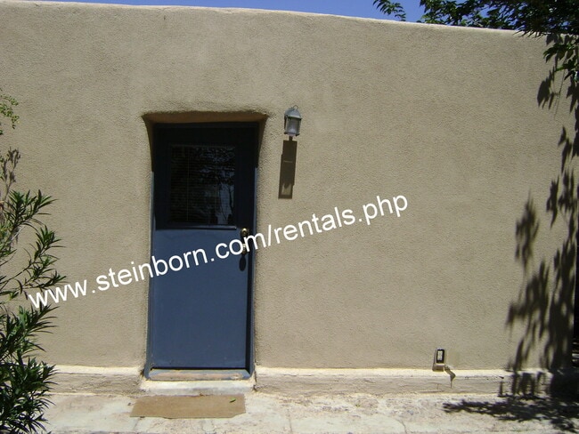 Cute Efficiency Apartment in Downtown Area - Cute Efficiency Apartment in Downtown Area