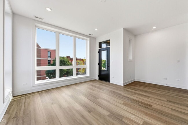 Photo - 3902 S Lake Park Ave Unit 3