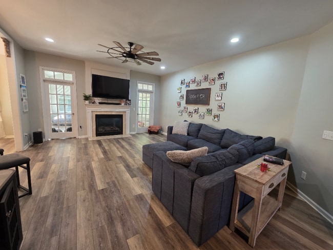 Photo - 508 Harwich Ct