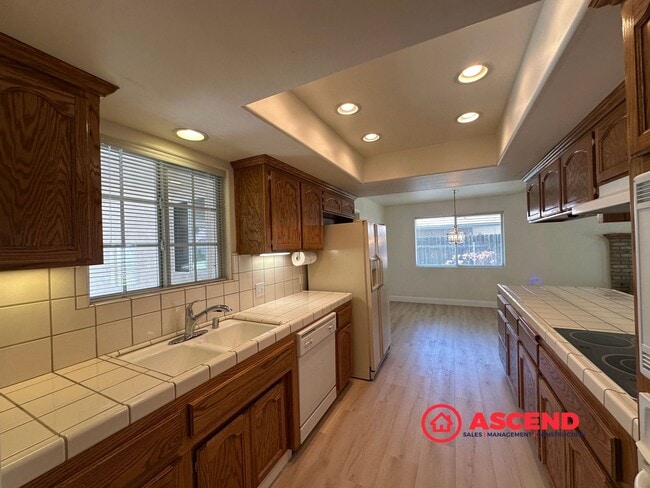 Photo - Spacious 3 Bed / 2 Bath with Fireplace, Garage & Gardener Included