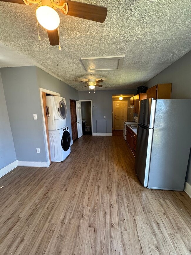 Photo - 2 bedroom house on Southside w Laundry HVAC