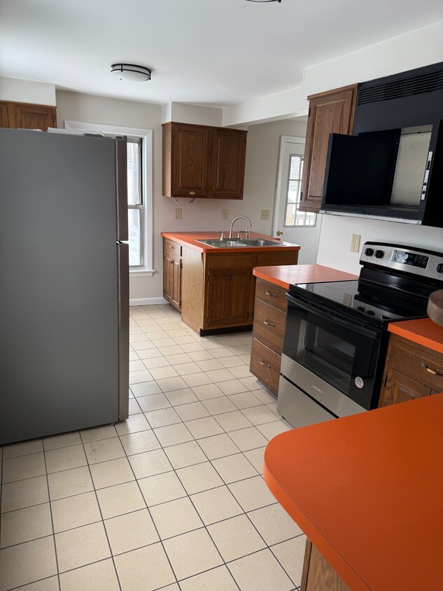 Photo - 330 Federal St (Greenfield, MA)