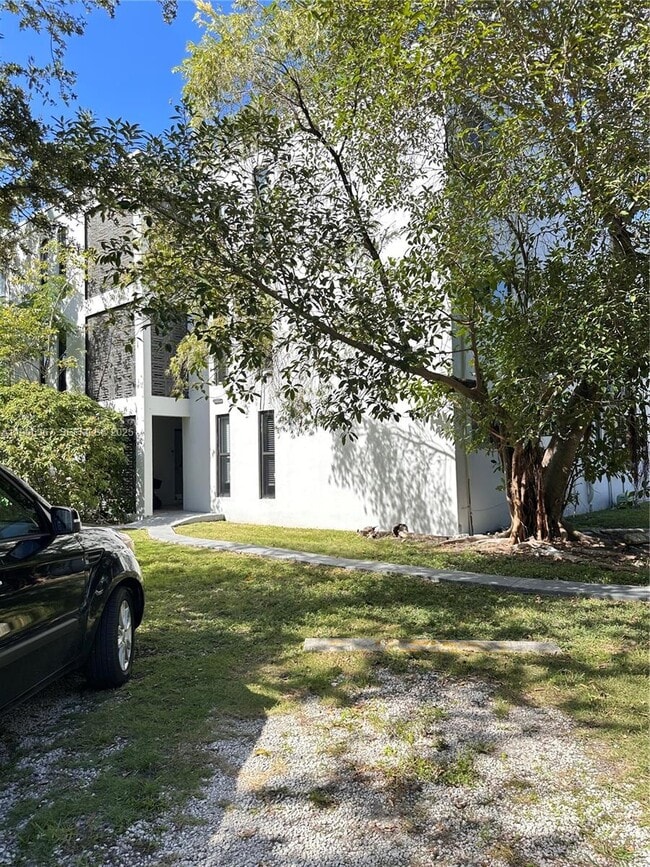 Building Photo - 5991 SW 76th St Unit C4