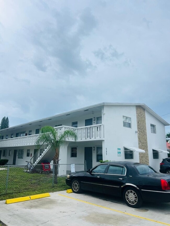 523 S K St Lake Worth, FL 33460