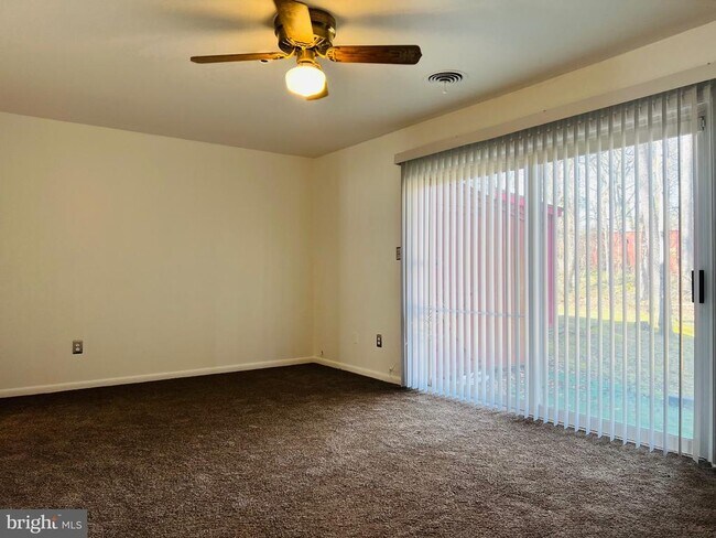 Photo - 8613 Seasons Way