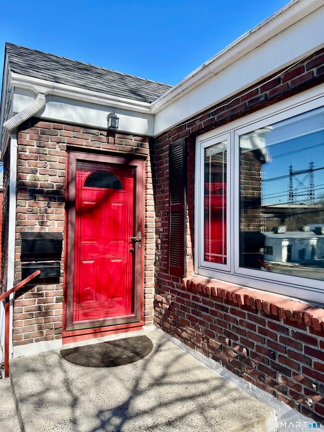 Photo - 657 Naugatuck Ave