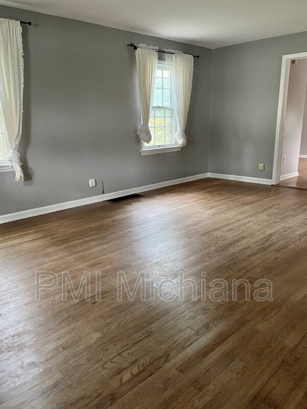 Photo - 1311 S Main St