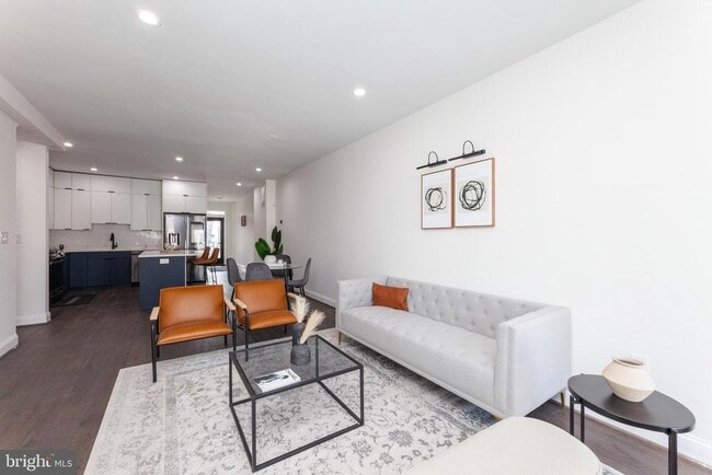 Photo - 734 Kenyon St NW Unit 2