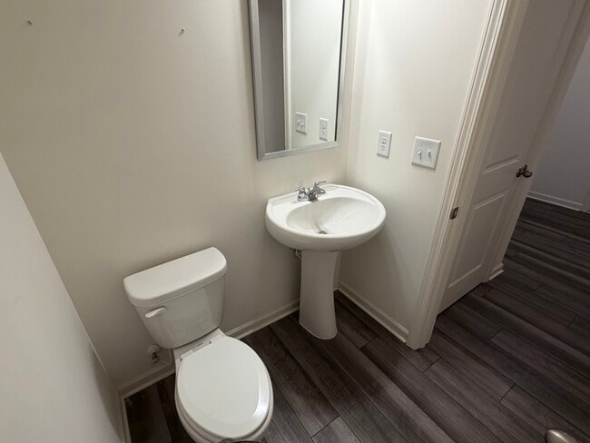 1/2 Baño - 628 Knightsbridge Ln